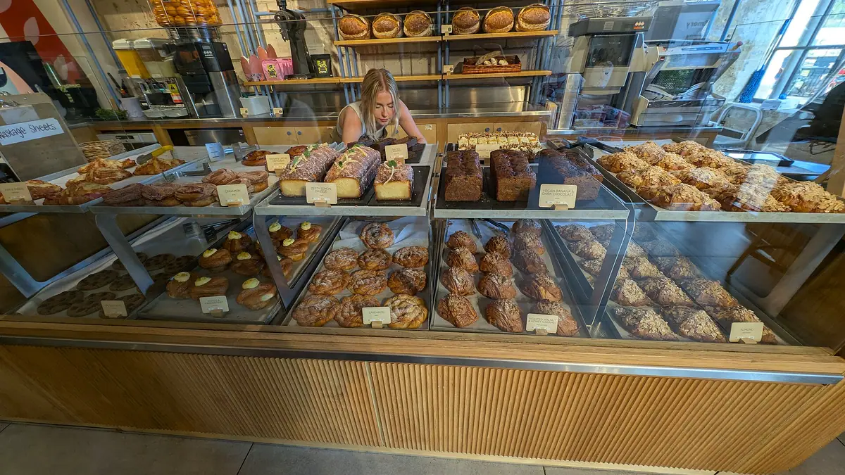 Barry's Bakery – bakery in Deckham, Newcastle upon Tyne